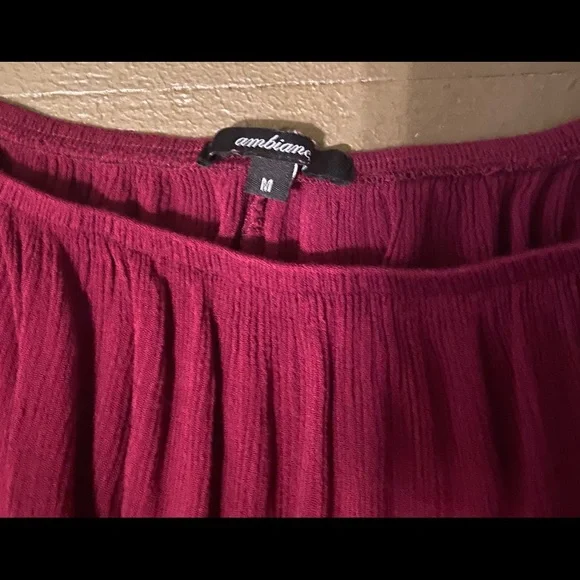 Red Off-the-Shoulder Top, brand Ambiance size Medium - Picture 2 of 2